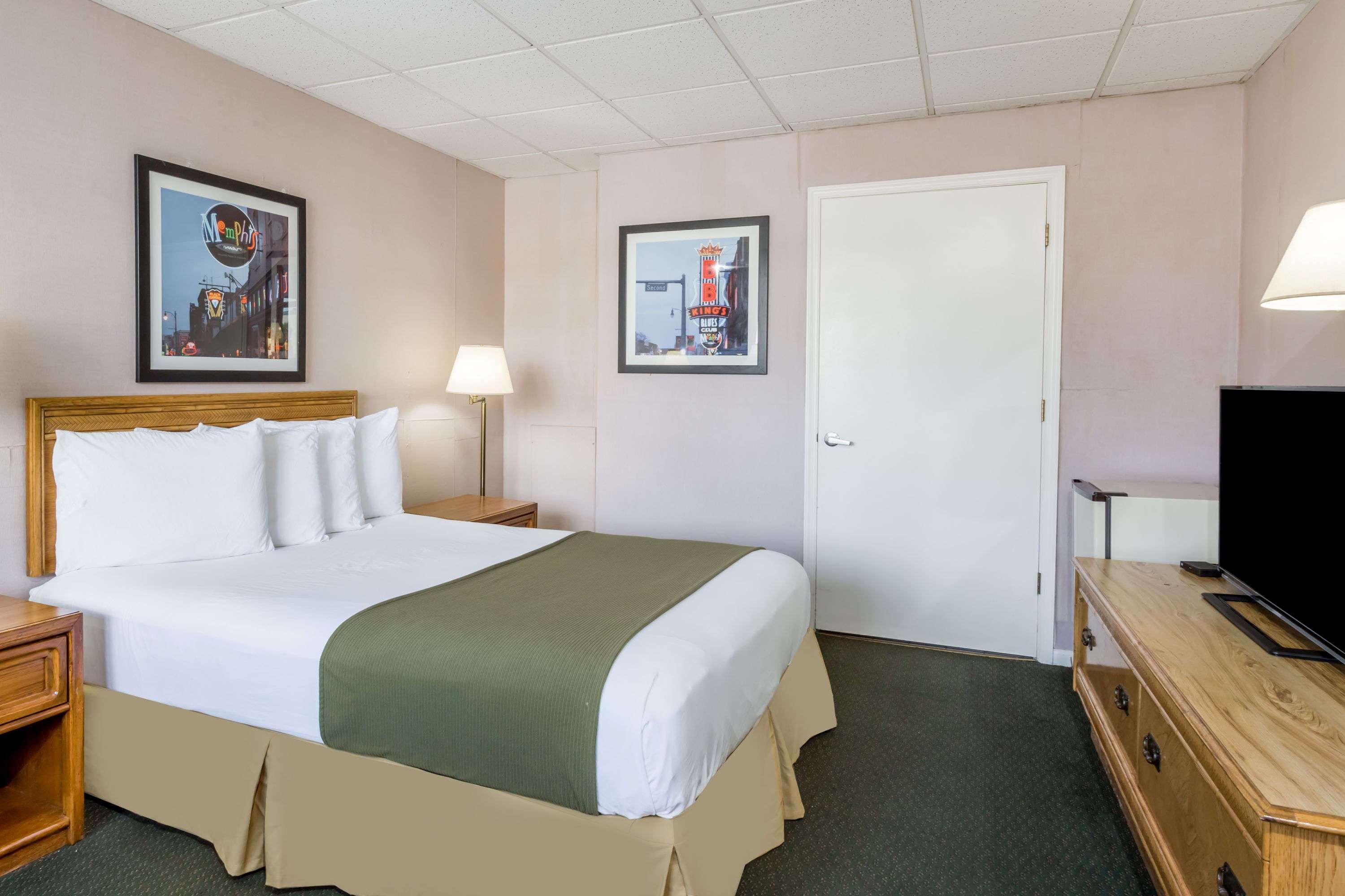 Days Inn By Wyndham Bedford Εξωτερικό φωτογραφία