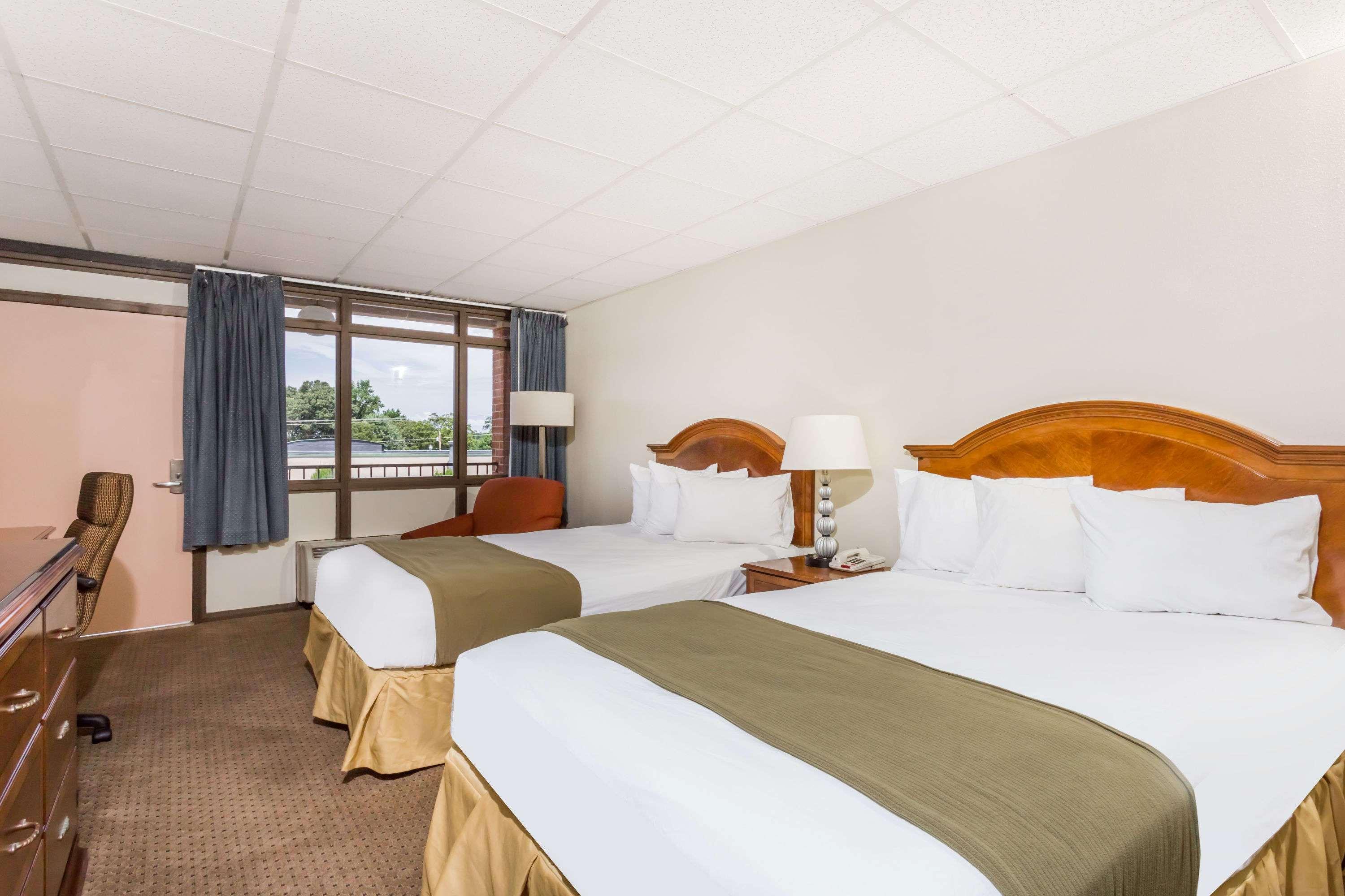 Days Inn By Wyndham Bedford Εξωτερικό φωτογραφία